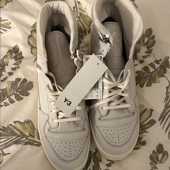 Athletic_Shoes